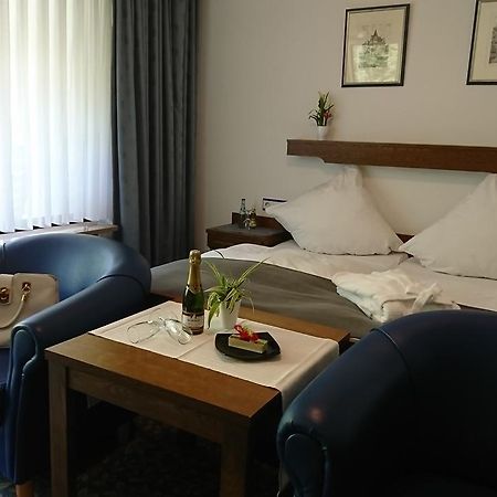 Cafe Blaich - Hotel Garni Höfen an der Enz Eksteriør billede